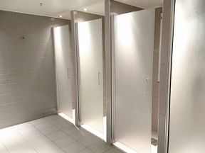 Tre toalettrom